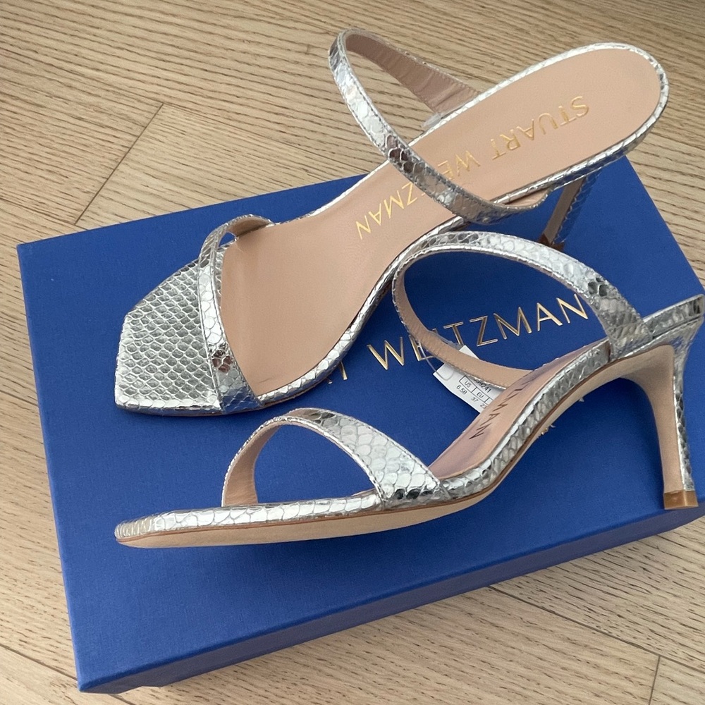 [SOLD] Stuart Weitzman 6.5 new with box